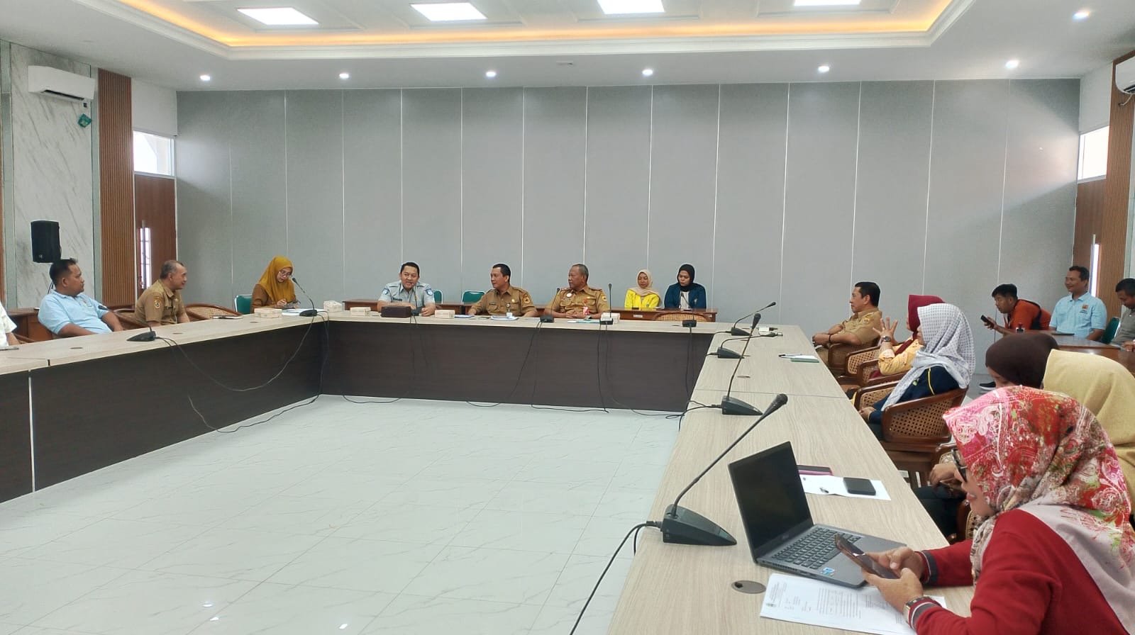 Tim Pembina Samsat Purwodadi Sosialisasikan Program Pembebasan Denda dan Diskon Pajak Kendaraan di DPRD Grobogan