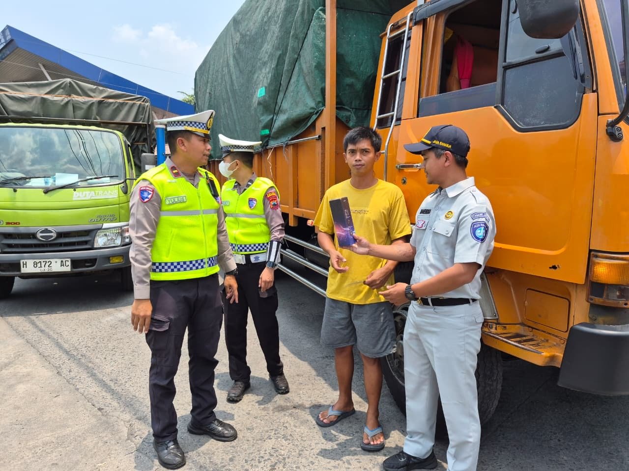 Tim Pembina Samsat Kabupaten Semarang Gelar Operasi Gabungan, Perkuat Kepatuhan Pajak Kendaraan Barang