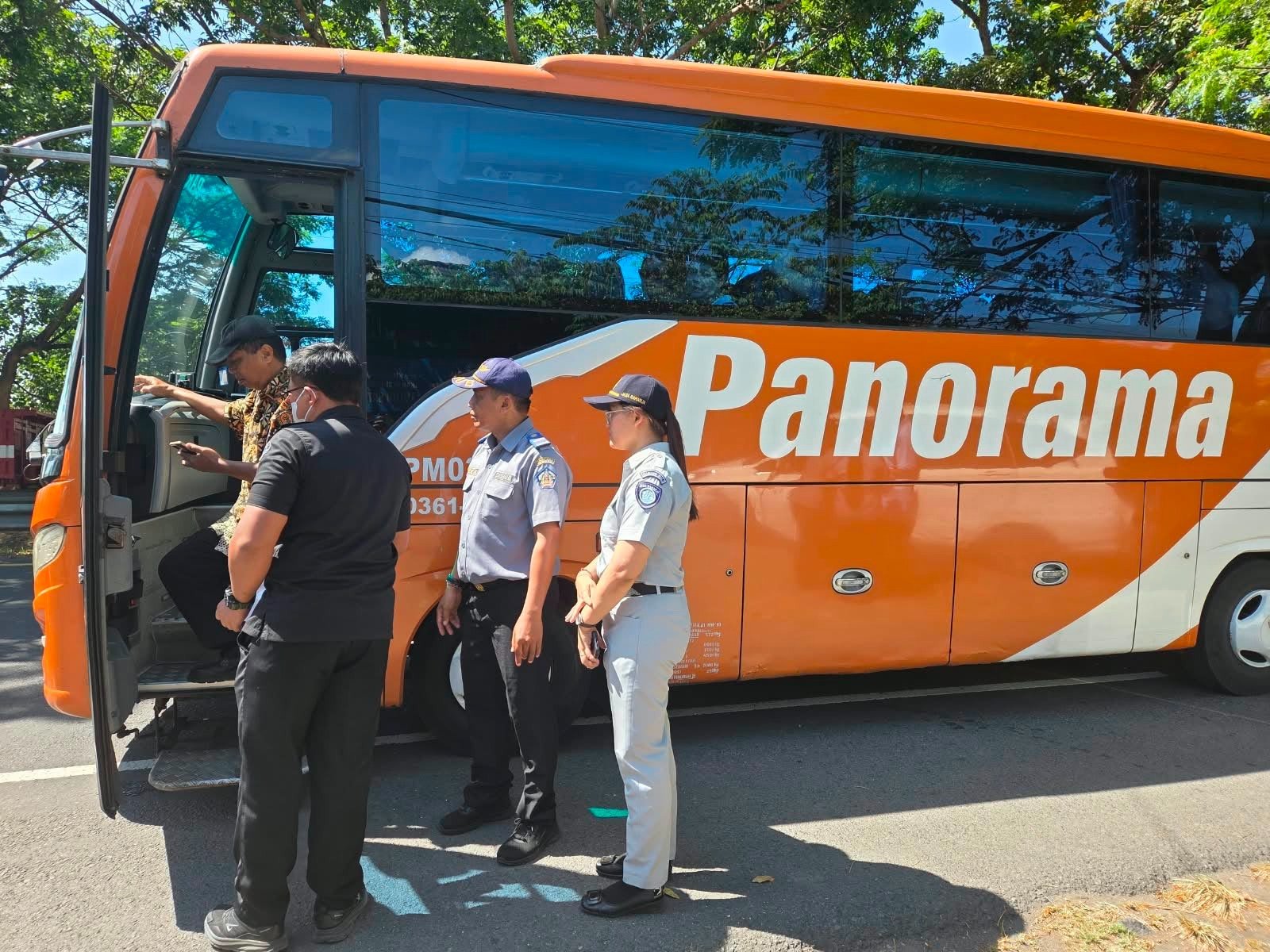 Menjaga Perjalanan Tetap Aman, Jasa Raharja Bali Turun dalam Pengawasan Angkutan di Jl. Bypass Prof. Dr. Ida Bagus Mantra