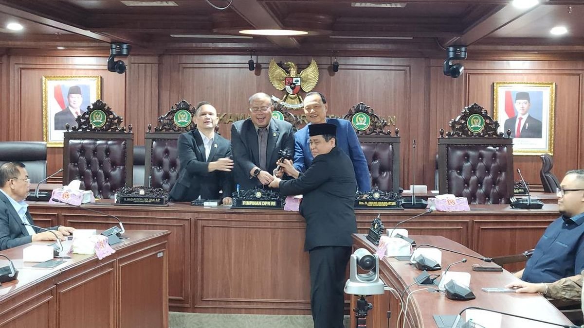 Gantikan Agung Widyantoro, Hasan Basri Resmi Pimpin Mahkamah Kehormatan Dewan