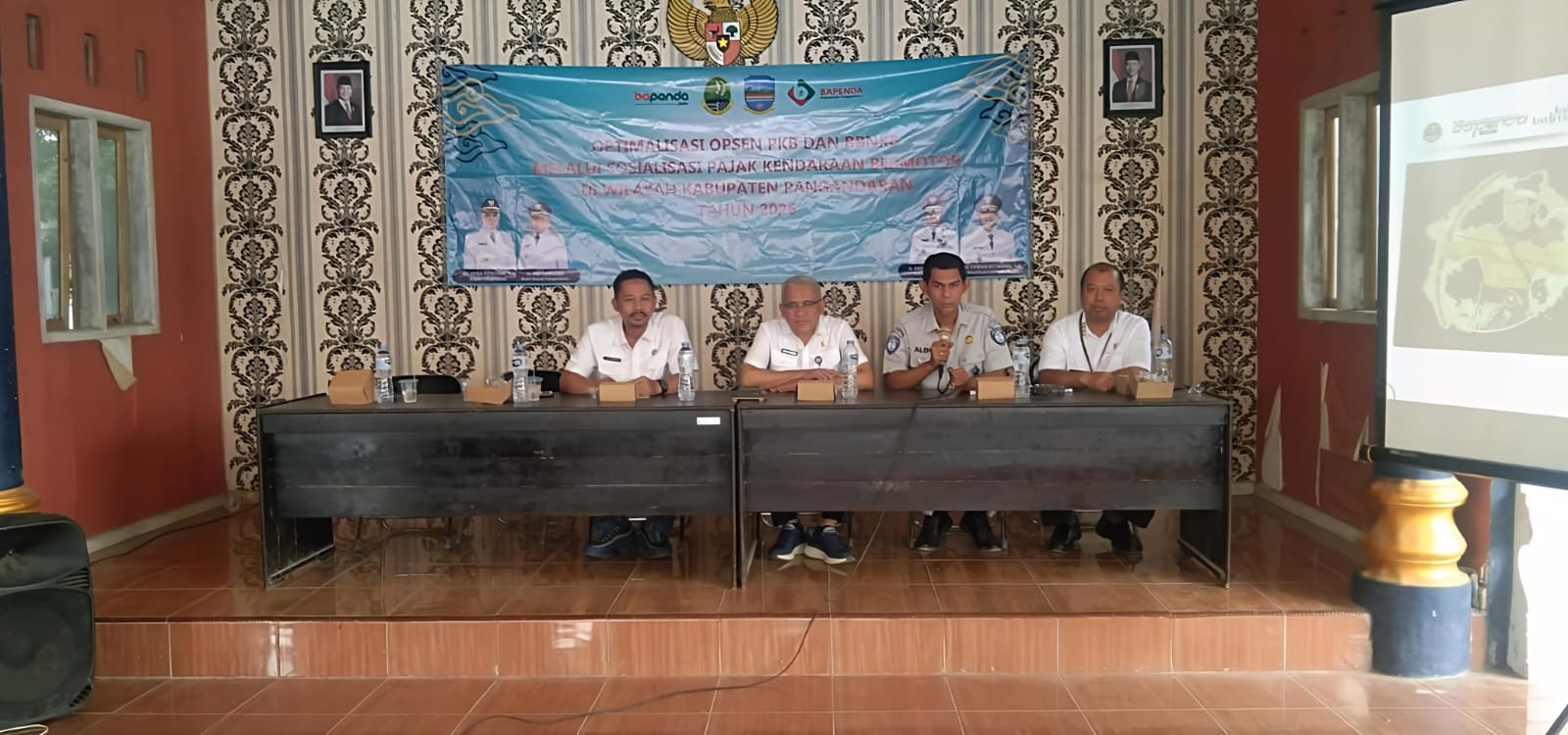 Samsat Pangandaran Gencarkan Sosialisasi PKB, Opsen PKB dan Manfaat SWDKLLJ di Desa Mangunjaya