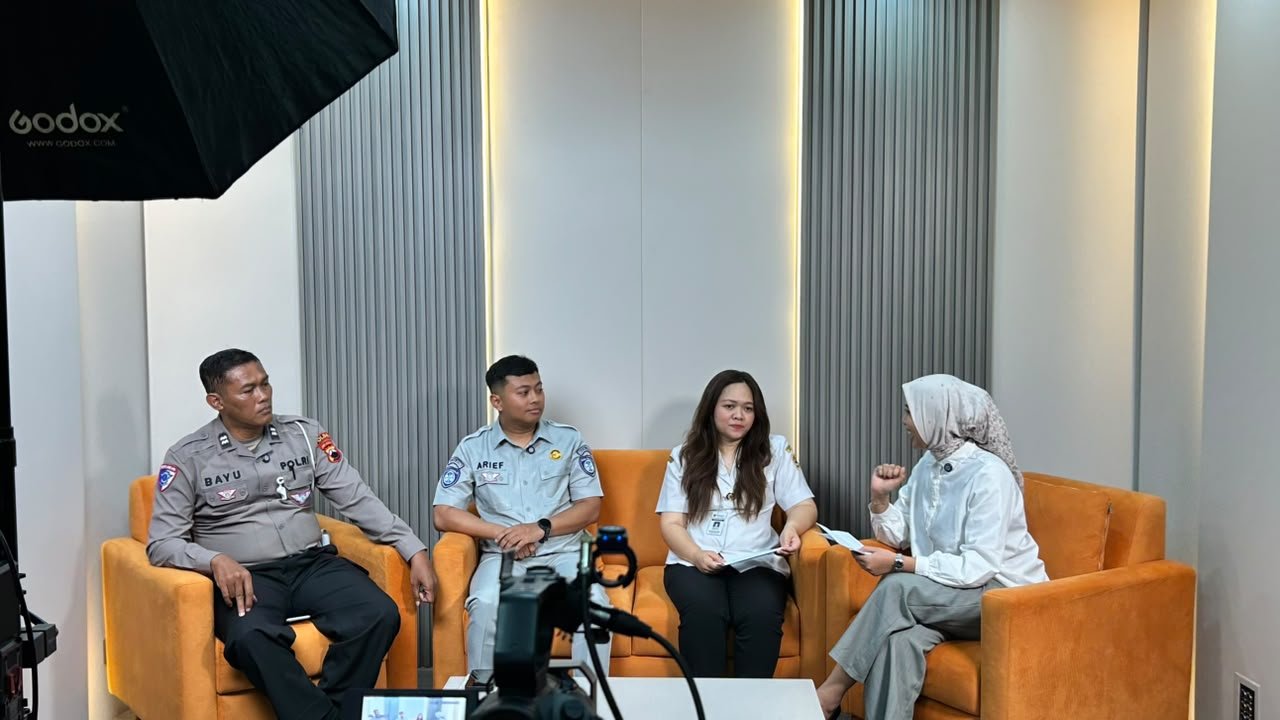 Tim Pembina Samsat Semarang II Perkuat Edukasi Jateng Bebas melalui Talkshow di Studio Kominfo