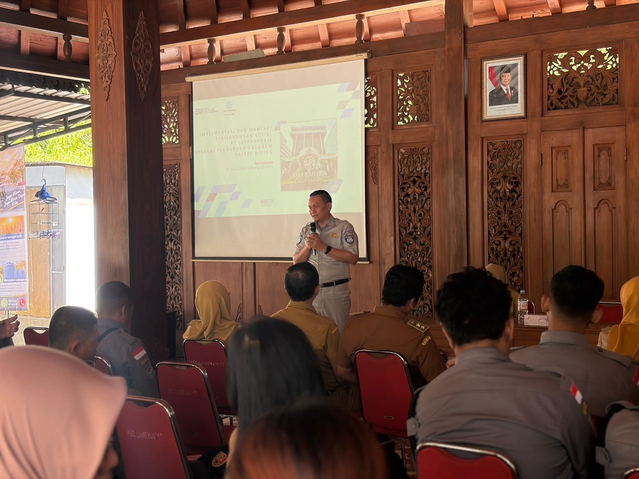 Tim Pembina Samsat Surakarta Sosialisasikan Program Jateng Bebas Denda, Pajak Progresif dan Keselamatan Lalu Lintas di Kecamatan Laweyan Surakarta