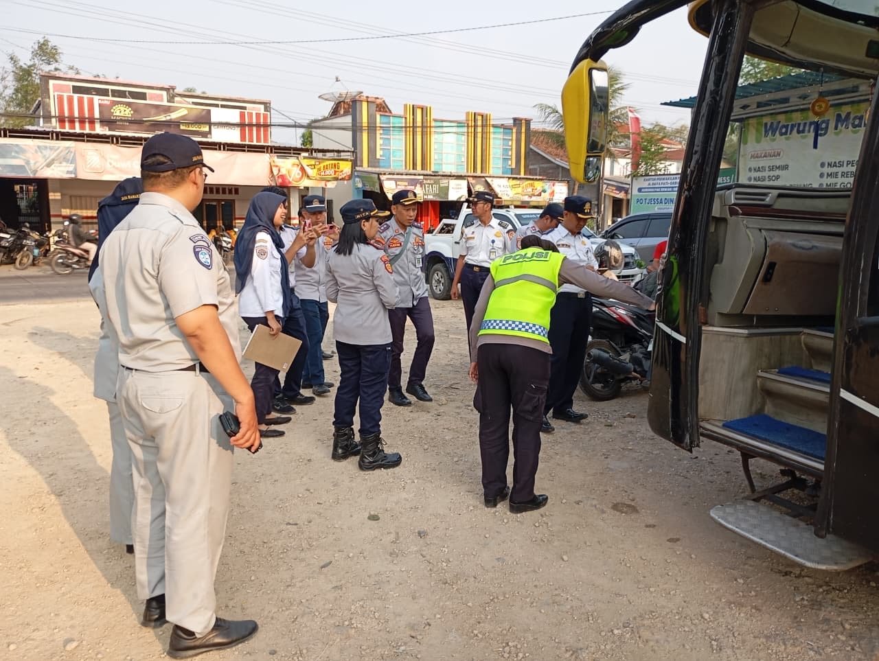 Jasa Raharja Pati Bersama Stakeholder Perkuat Upaya Pencegahan Kecelakaan melalui Rampcheck Bus Trayek Pati-Sumatra
