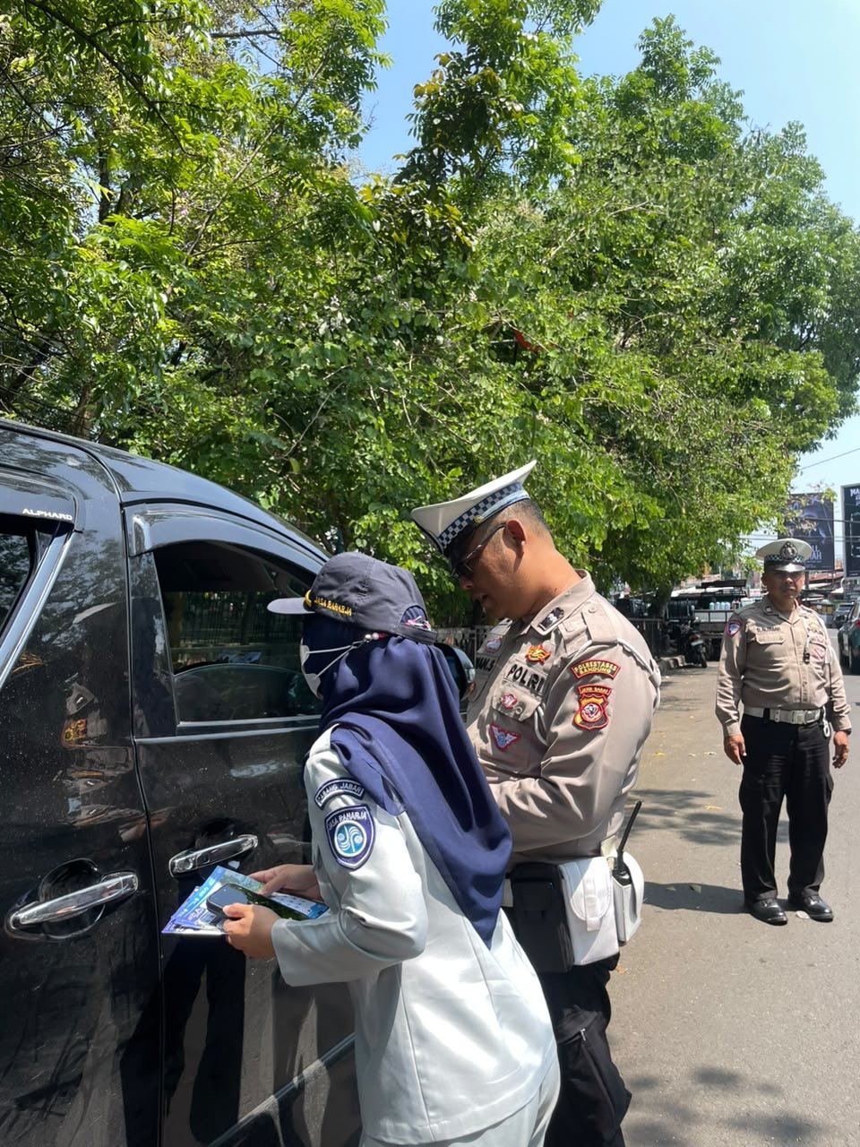 Jasa Raharja Bandung Hadirkan Layanan Kesehatan Gratis dan Kampanye Keselamatan Berlalu Lintas di Operasi Gabungan PKB dan SW Samsat Kawaluyaan