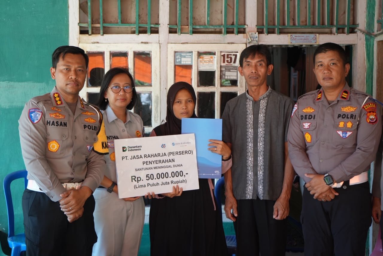 Wujud Kepedulian dan Empati, PT Jasa Raharja (Persero) Bengkulu Bersama Dirlantas Polda Bengkulu Serahkan Santunan kepada Ahli Waris Korban Kecelakaan