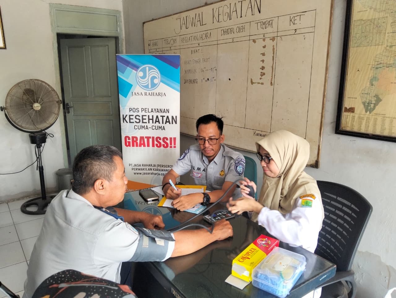 Jasa Raharja Cabang Karawang Gelar Pengobatan Gratis bagi Pengemudi dan Masyarakat di Terminal Tanjungpura