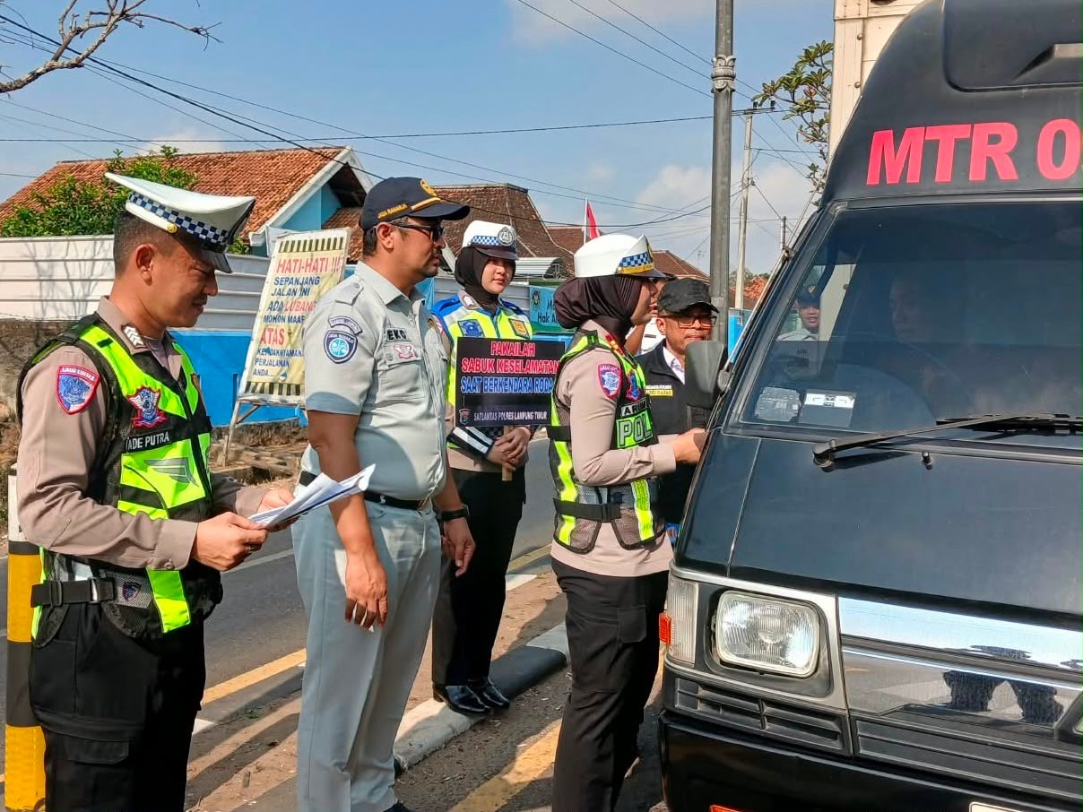 Samsat Sukadana Perkuat Sosialisasi Keringanan Pajak Kendaraan kepada Pengendara di Lampung Timur