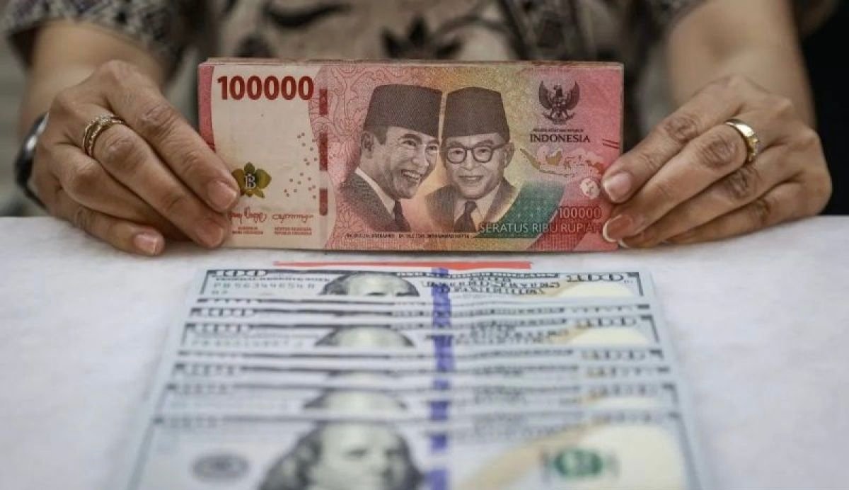 Terseret Sentimen Suku Bunga, Pelemahan Rupiah Masih Berlanjut