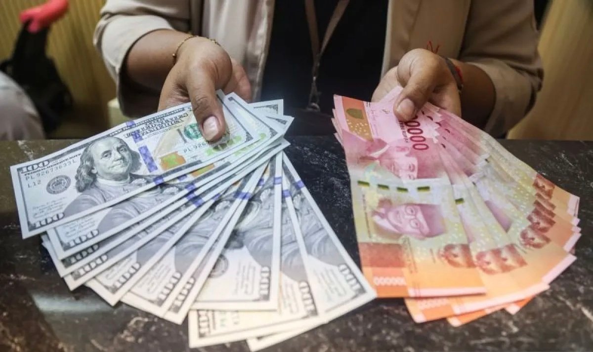 Rupiah Melemah, Serangan terhadap Kilang Minyak Arab Saudi Jadi Pemicu