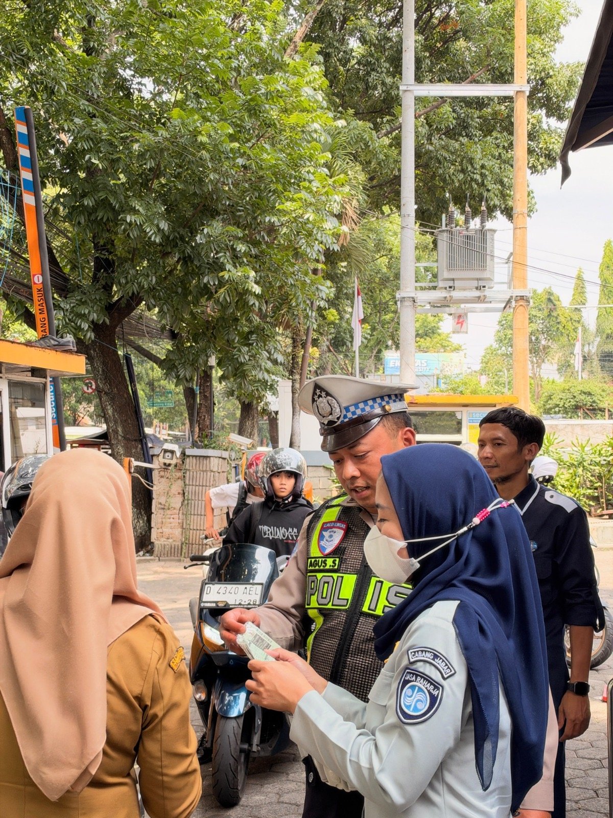 Berikan Kemudahan dan Keuntungan Bagi Wajib Pajak, Kolaborasi Jasa Raharja Bandung Bersama Tim Pembina Samsat Kawaluyaan Gelar Pemeriksaan PKB dan SWDKLLJ